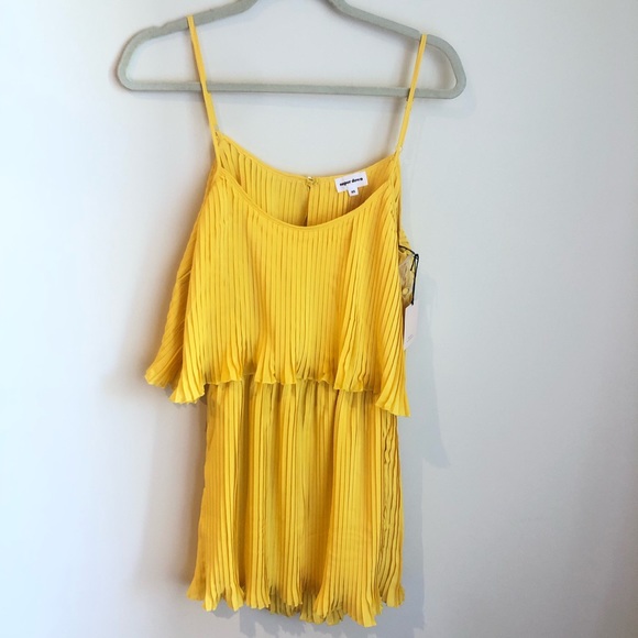 superdown Dresses & Skirts - NWT! Yellow superdown pleated spring dress